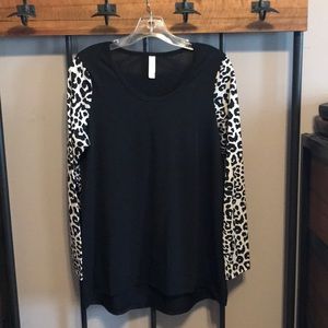 LuLaRoe Lynnae Top